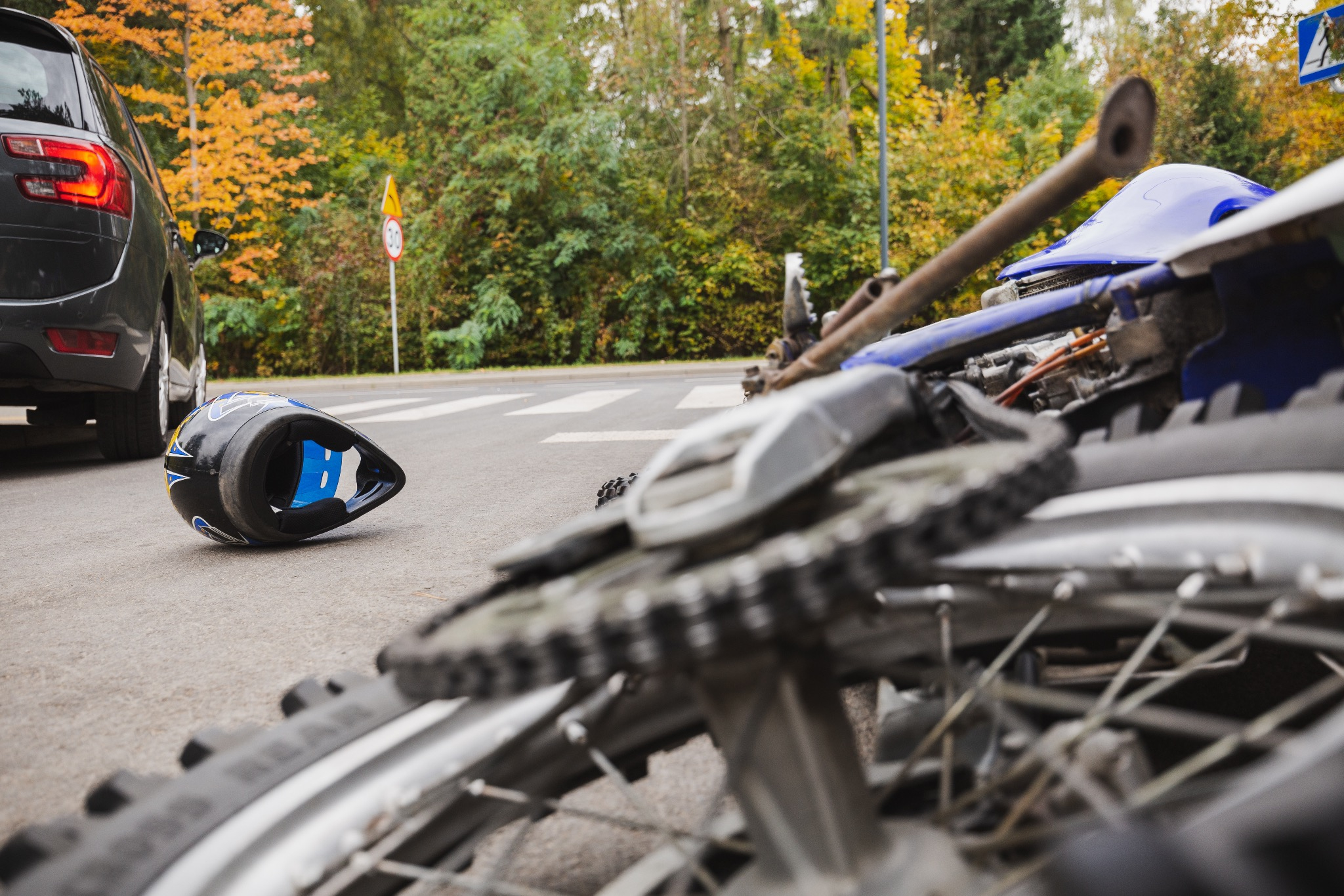 Close-up of the bike and the car on the street
